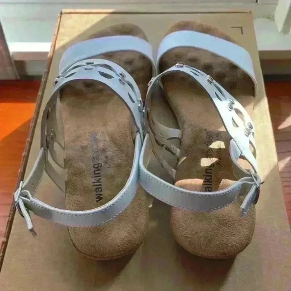 Walking Cradles Corbin White perforated Sandals 8.5 New - Picture 2 of 7